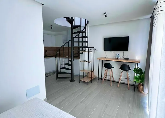 Coral Plaza 아파트 *