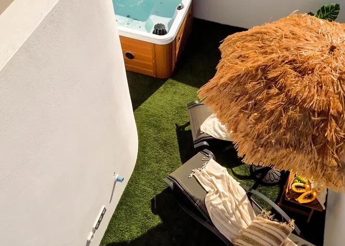 Coral Plaza 아파트 *